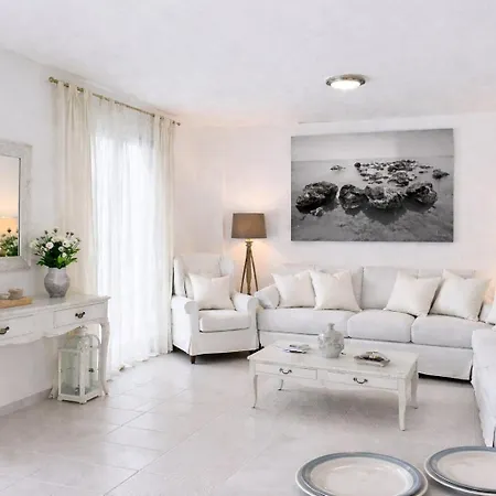 Molos Beachfront Villa *